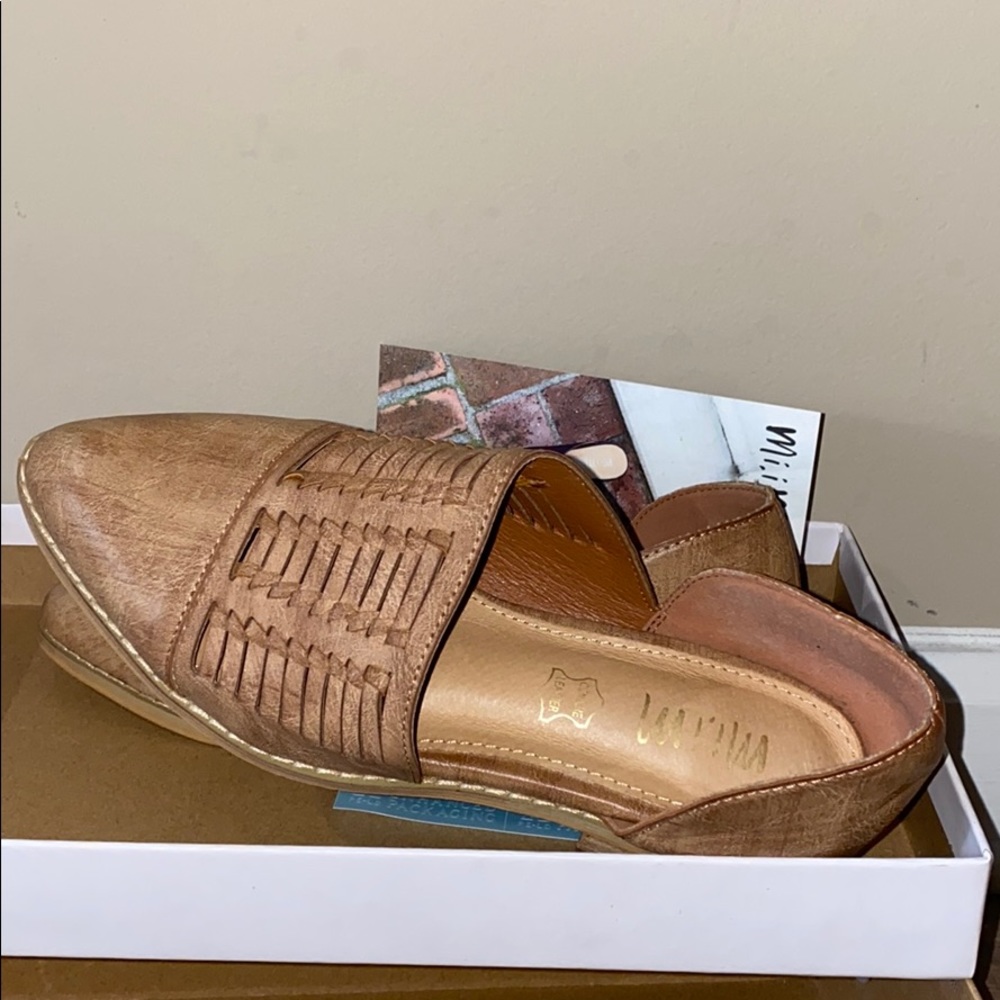 Dorsay Flat Shoes